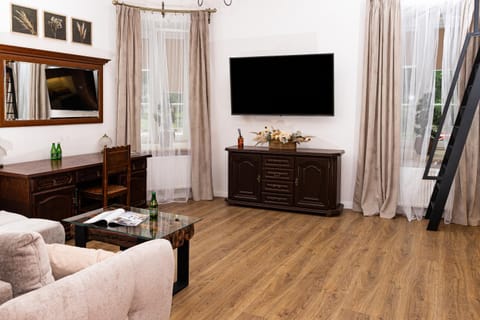 Communal lounge/ TV room, Living room, Evening entertainment