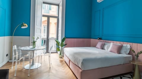 Bed, Living room, Photo of the whole room, Seating area, Bedroom