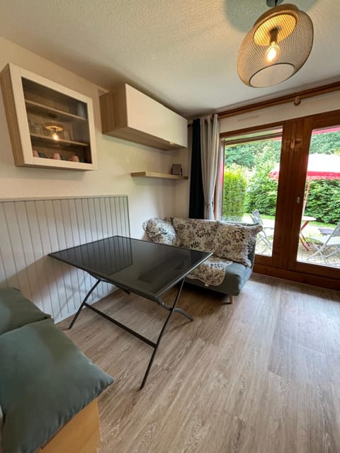 Kitchen or kitchenette, Living room, Seating area