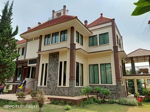 Property building, Day
