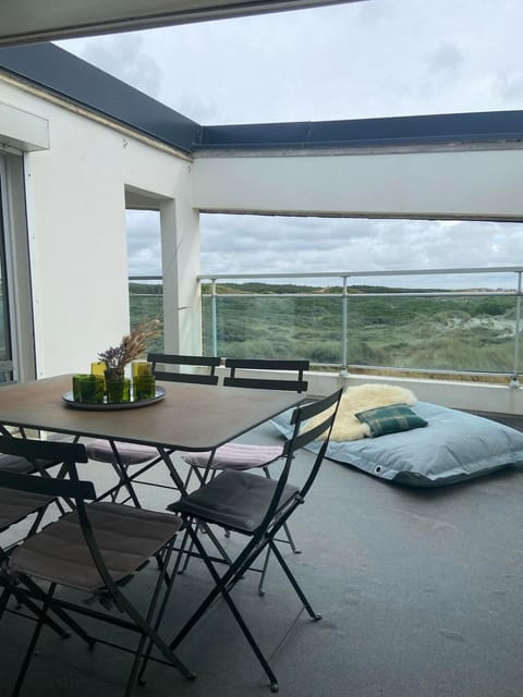 Day, View (from property/room), Balcony/Terrace, Seating area, Dining area