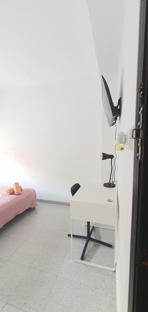 Bed, Photo of the whole room, furniture