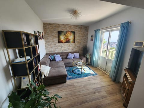 Communal lounge/ TV room, TV and multimedia, Living room, Seating area