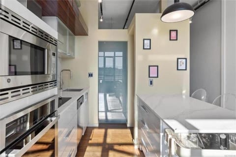 Downtown one bedroom apartment 2 Apartment in Victoria