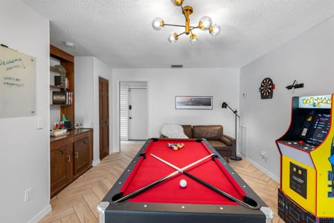 Lounge & Play in Chic North Tampa Home House in Lake Magdalene