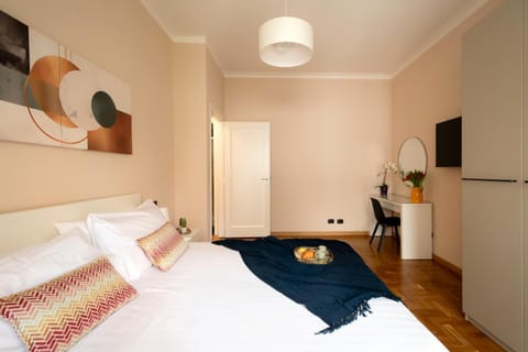 TV and multimedia, Photo of the whole room, Bedroom, wardrobe