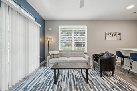 IRIE Living Divine Kg 2bd Gym Pool Brand New Apartment in Indiana