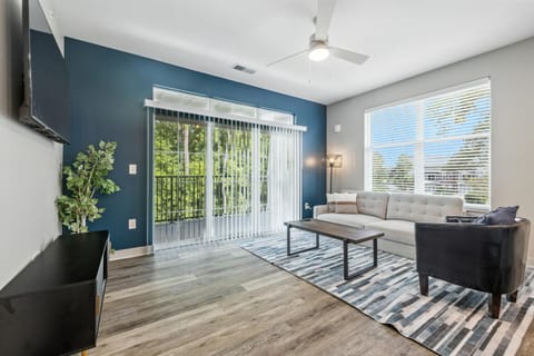 IRIE Living Divine Kg 2bd Gym Pool Brand New Apartment in Indiana