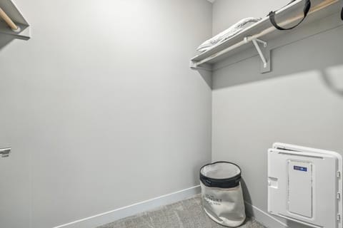 IRIE Living Retreat Kg 2bd Gym Pool Brand New Apartment in Indiana