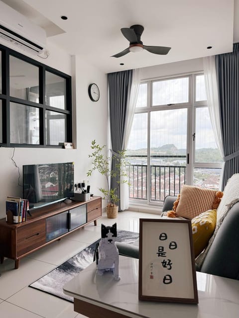 Natural landscape, TV and multimedia, View (from property/room), Living room, Seating area