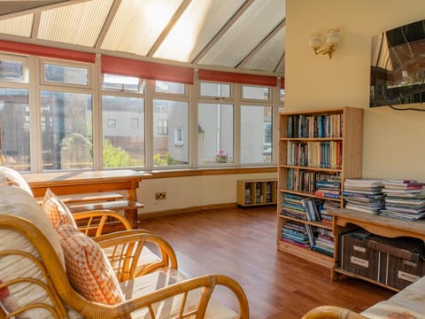 Summer, Library, Living room, Seating area, Dining area