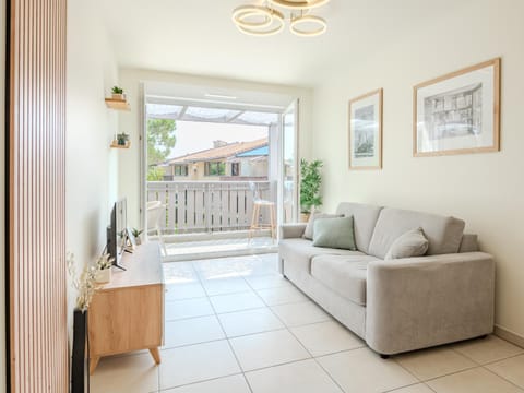 TV and multimedia, View (from property/room), Balcony/Terrace, Living room, Seating area