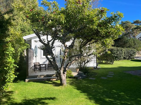Property building, Natural landscape, Garden, Garden, Garden view