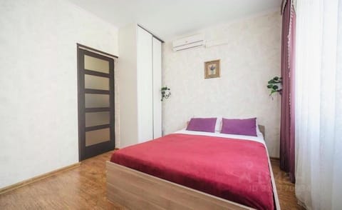 Photo of the whole room, air conditioner