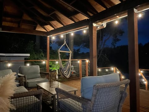 Night, View (from property/room), Balcony/Terrace, Seating area