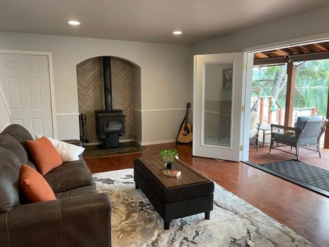 View (from property/room), Living room, Seating area, Lake view