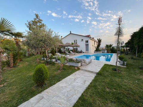 Property building, Garden, Garden, Garden view, Swimming pool