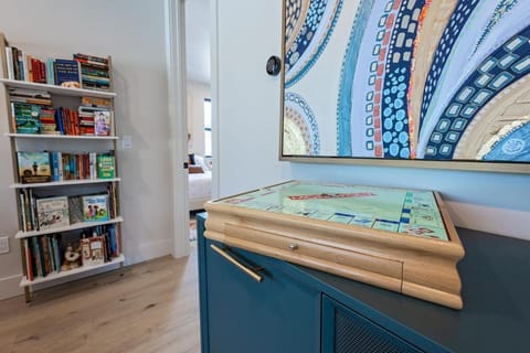 Downtown Luxury Villa Hot Tub Walk To Lake House in Coeur dAlene