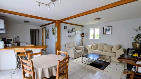 TV and multimedia, Kitchen or kitchenette, Living room, Seating area, Dining area, pet friendly