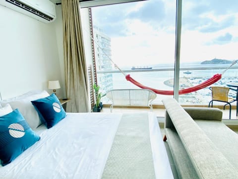 Bed, Balcony/Terrace, Bedroom, Sea view
