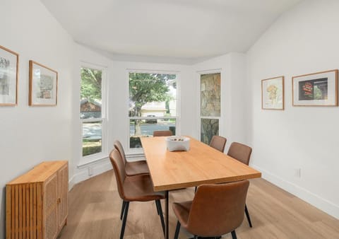 Seating area, Dining area