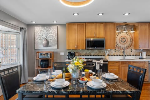 Modern Coastal Retreat w Waterfront Canal Views Country House in Town N Country