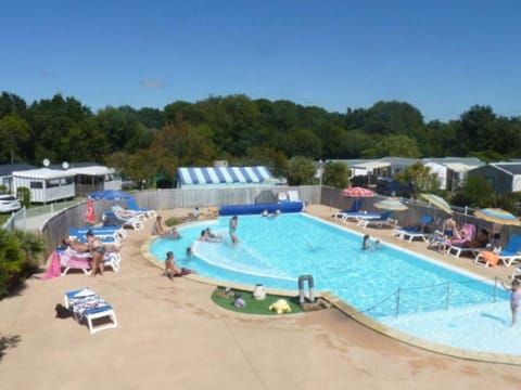 Mobil-home 3 Chambres avec Terrasse à Sarzeau - API-1-52-405 Campground/ 
RV Resort in Brittany