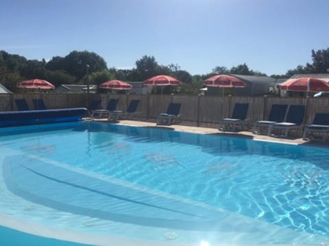 Mobil-home 3 Chambres avec Terrasse à Sarzeau - API-1-52-405 Campground/ 
RV Resort in Brittany