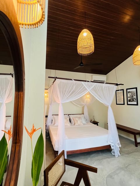 Bed, Photo of the whole room, Bedroom, air conditioner