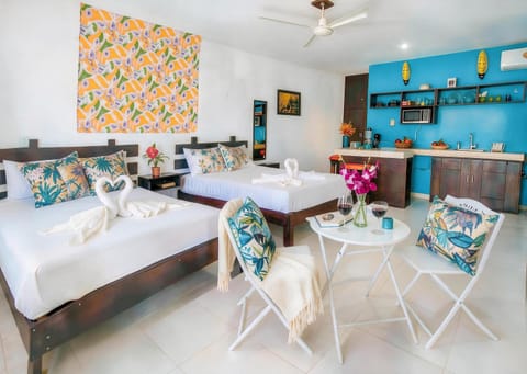 Bed, Kitchen or kitchenette, Living room, Photo of the whole room, Seating area, Dining area, Bedroom, minibar