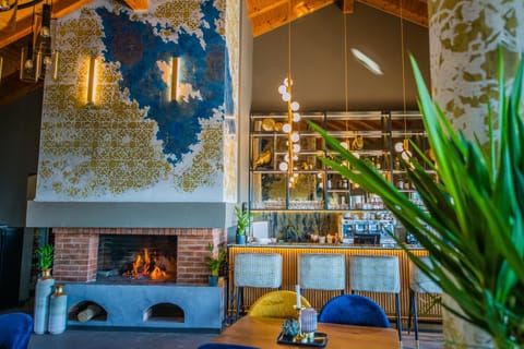Restaurant/places to eat, Lounge or bar, flat iron