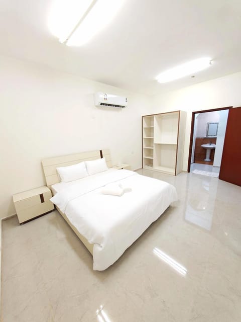 Bed, Photo of the whole room, Bedroom, wardrobe, air conditioner