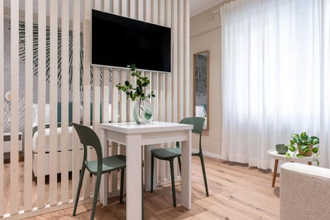 TV and multimedia, Living room, Dining area