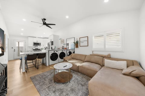 TV and multimedia, Kitchen or kitchenette, Living room, Seating area