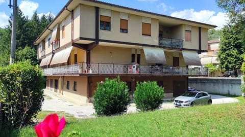 Property building, Neighbourhood, Garden, Garden view