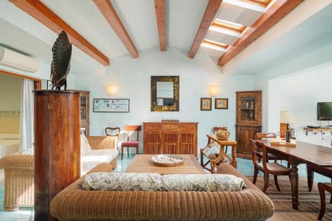 Villa just steps from the sea Villa in Sardinia