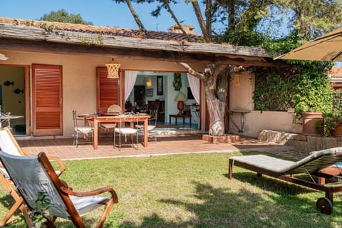 Villa just steps from the sea Villa in Sardinia