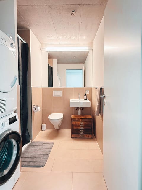 Toilet, Bathroom, towels, washing machine, dryer