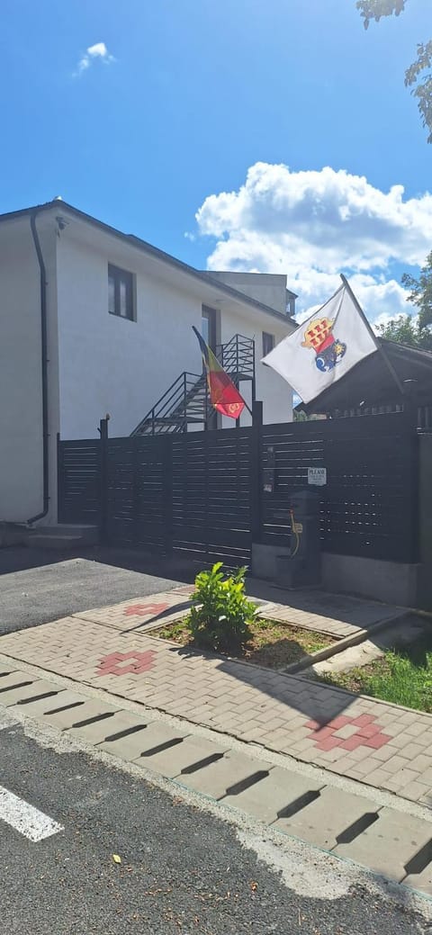 Property building, Day, Street view