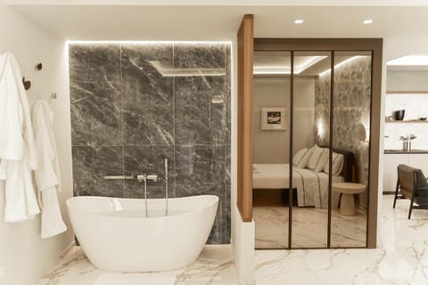 Shower, Toilet, Bathroom, Bath, towels