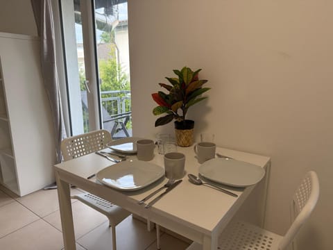 Modernes 2-Zimmer Apartment mit 4 Einzelbetten, Küche & Balkon Apartment in Offenbach