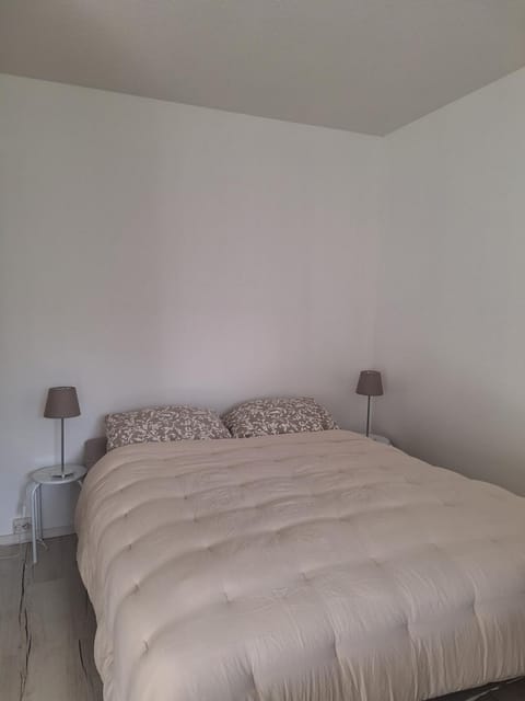 Bed, pet friendly, pet friendly