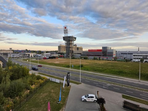 Neighbourhood, City view, Location, Parking