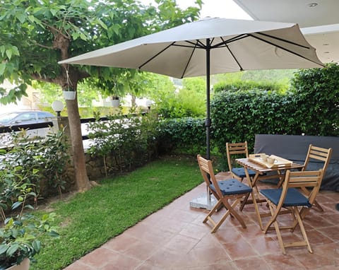 Patio, Day, Garden, Garden view