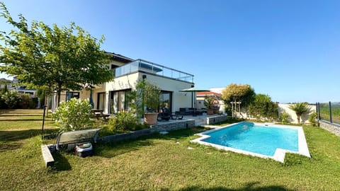 Patio, Garden, Garden, Dining area, Swimming pool