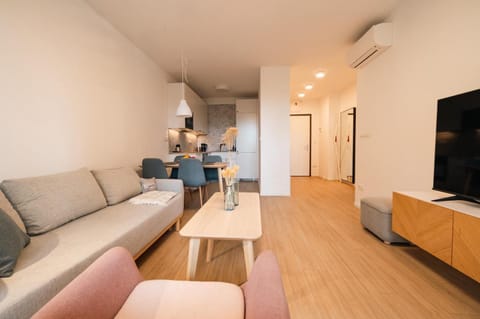 Communal lounge/ TV room, TV and multimedia, Living room, Seating area