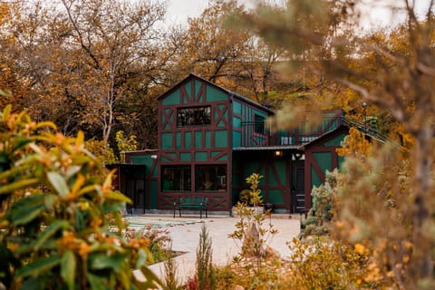 Property building, Day