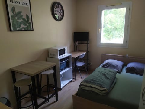 Studette Chaleureuse TOURS Apartment in Joué-lès-Tours