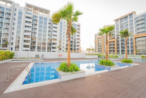 Property building, Swimming pool, sunbed