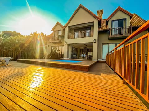 Property building, Patio, Day, Pool view, Swimming pool, sunbed